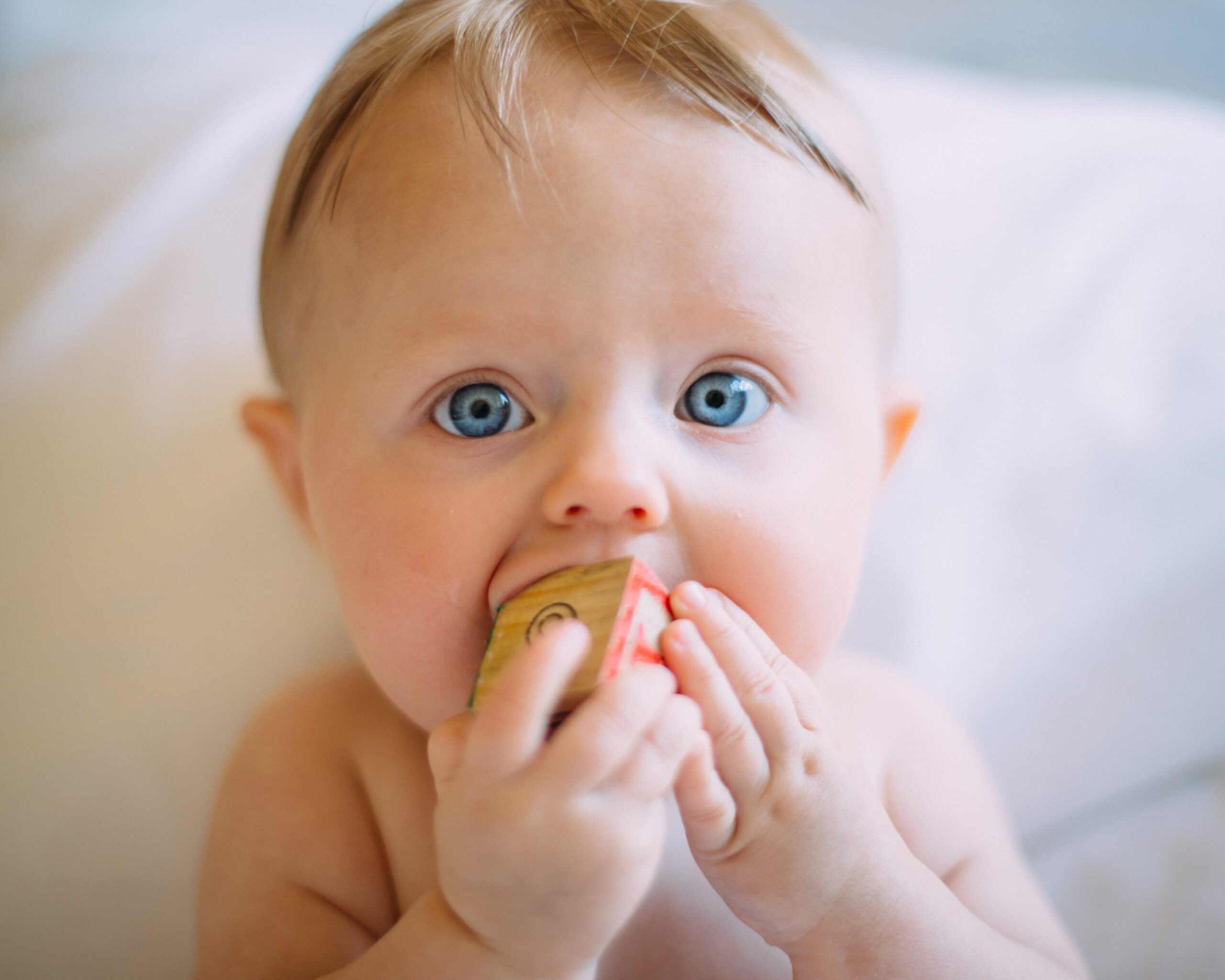 newborn advice for dads about eye colouring. This child has bright blue eyes