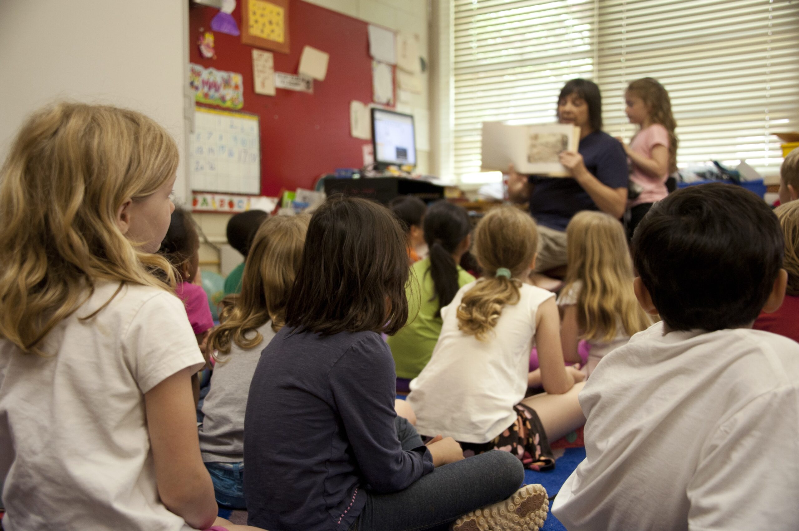 kids at school listening to storytime