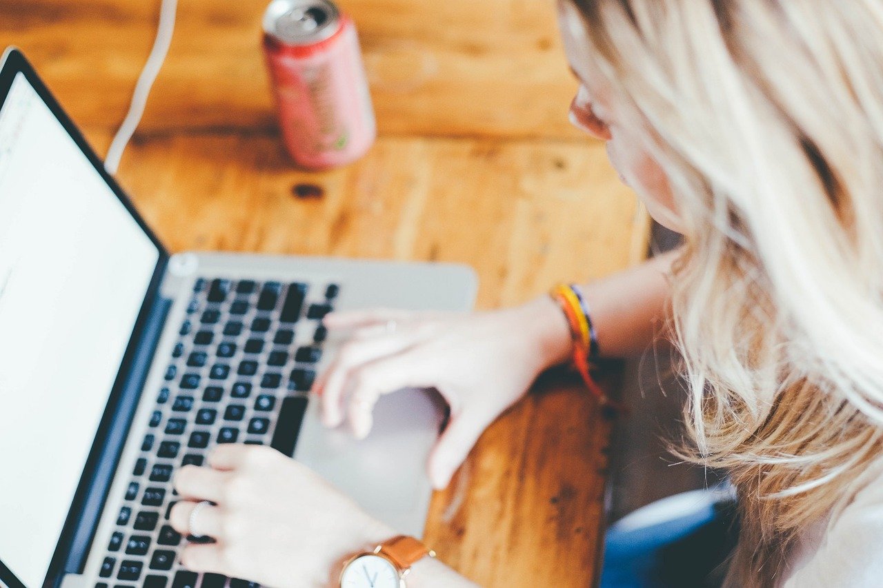 girl at laptop