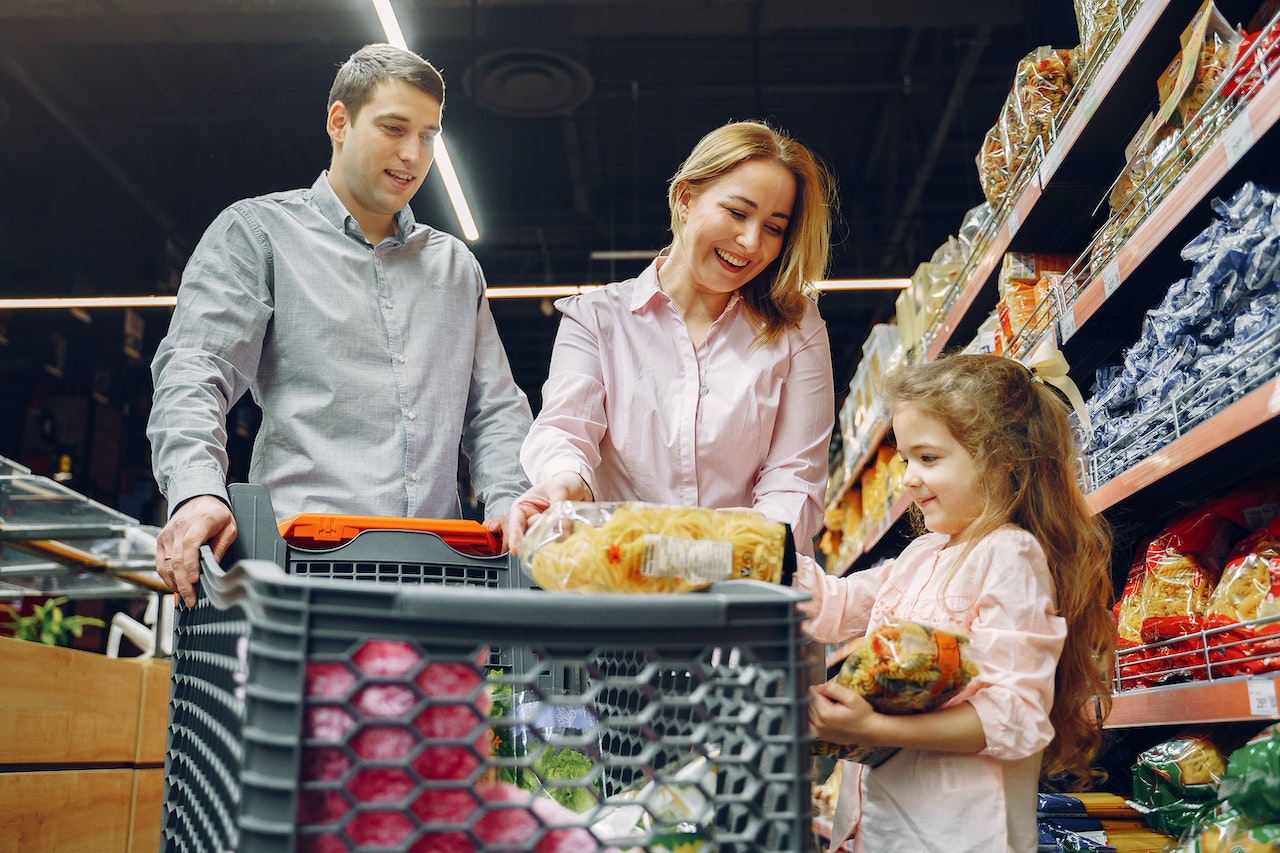 family supermarket shopping
