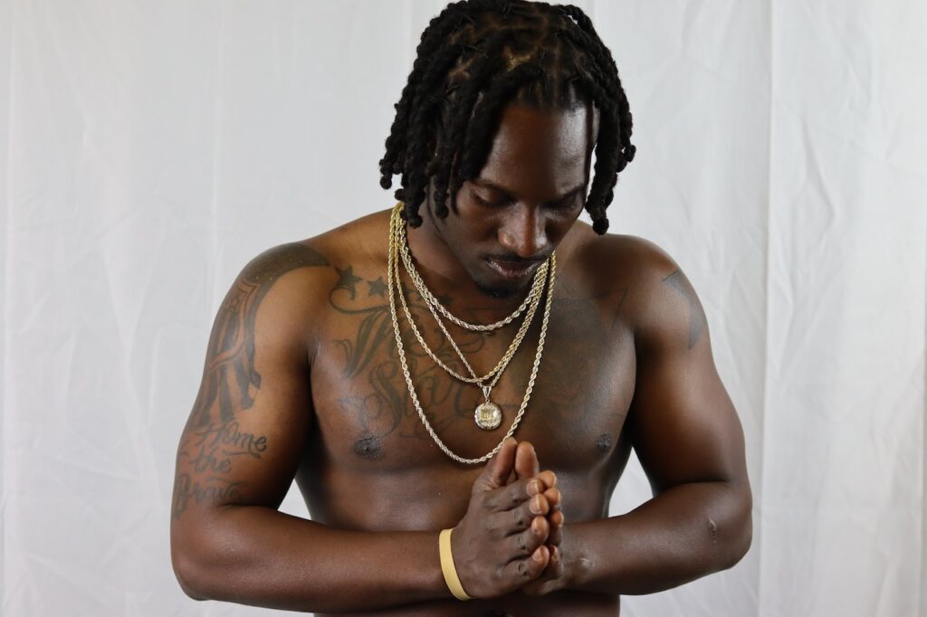 bloke in gold chains